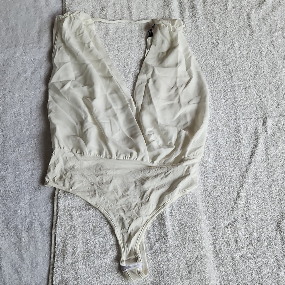 Fashion Nova Ivory One Piece Bodysuit Women's Size L Solid Strap Accent Stretch